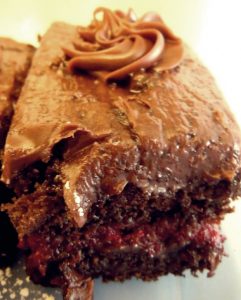 DAMA'S VEGAN CHOCOLATE RASPBERRY MOUSSE CAKE